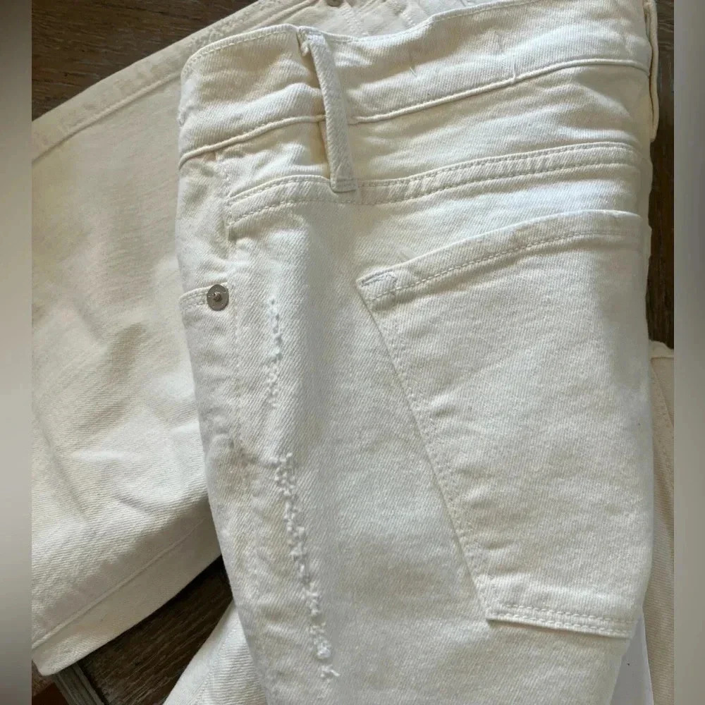 FRAME Mid-Rise Straight “Le Garçon Crop” Jeans in Creamy White - Picture 3 of 7